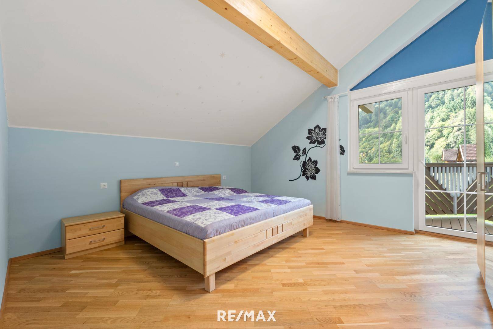 Zimmer samt Zugang Balkon OG