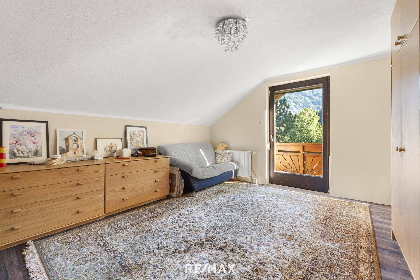 Zimmer samt Zugang Balkon OG