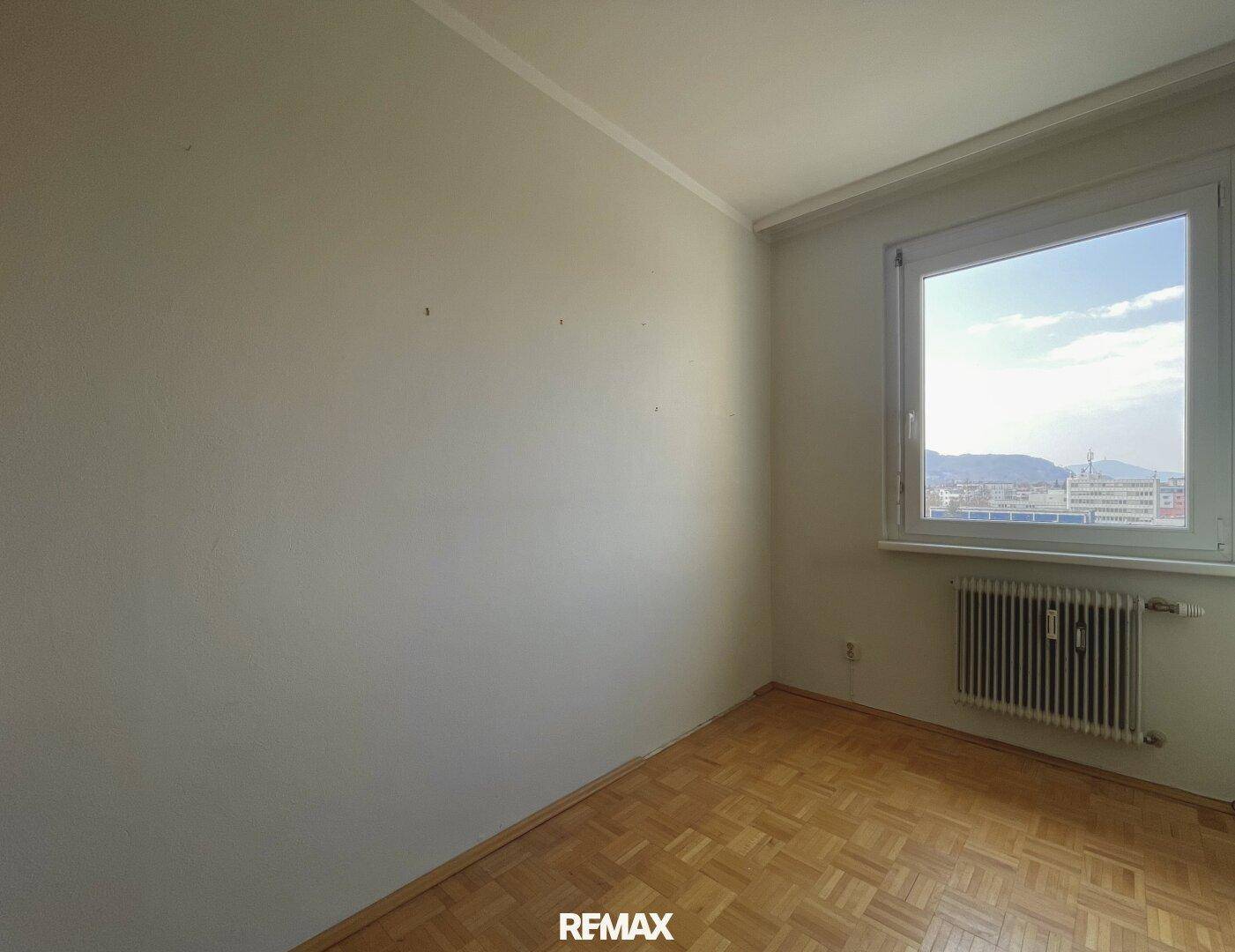 Renovierungsbedürftige 3-Zimmer-Wohnung mit Loggia in Waidmannsdorf - Widok 4