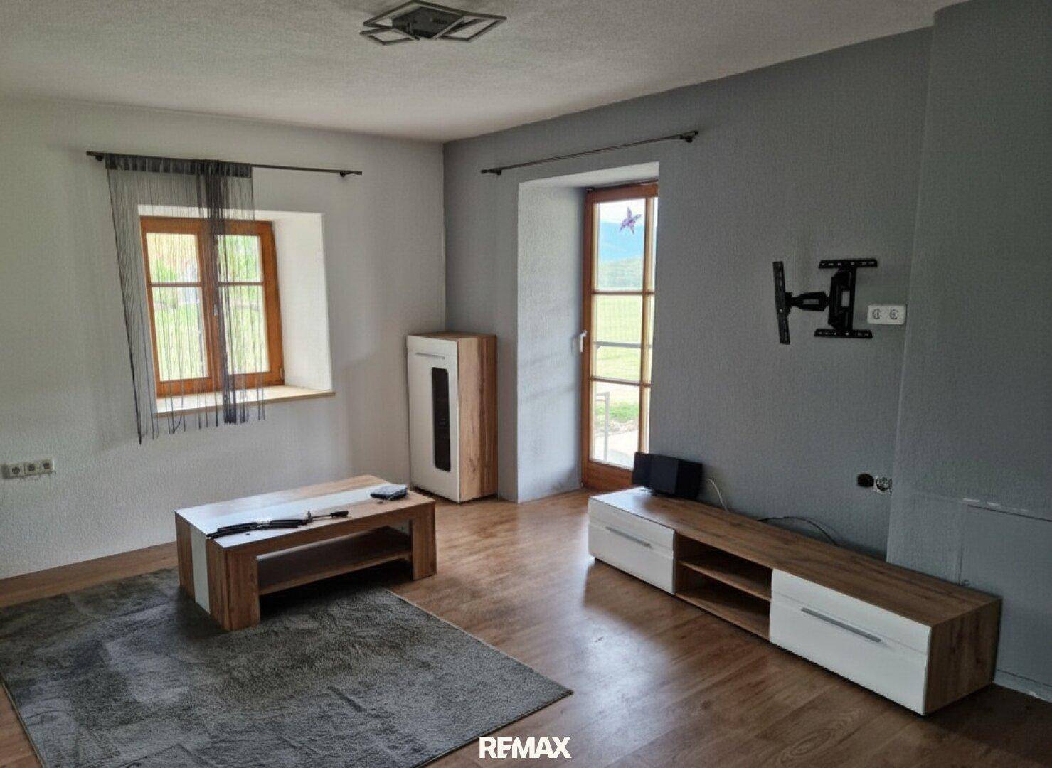 Teilsaniertes Einfamilienhaus mit großem Grundstück in ruhiger Lage - Mehr