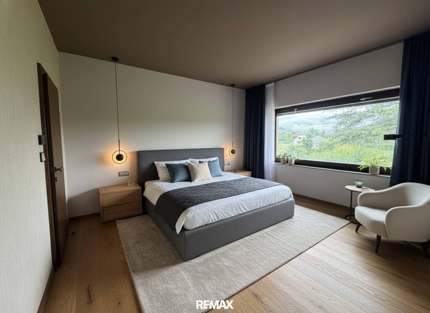 Modernes Schlafzimmer mit Holzboden, großem Bett und weitem Ausblick durch das Fenster.