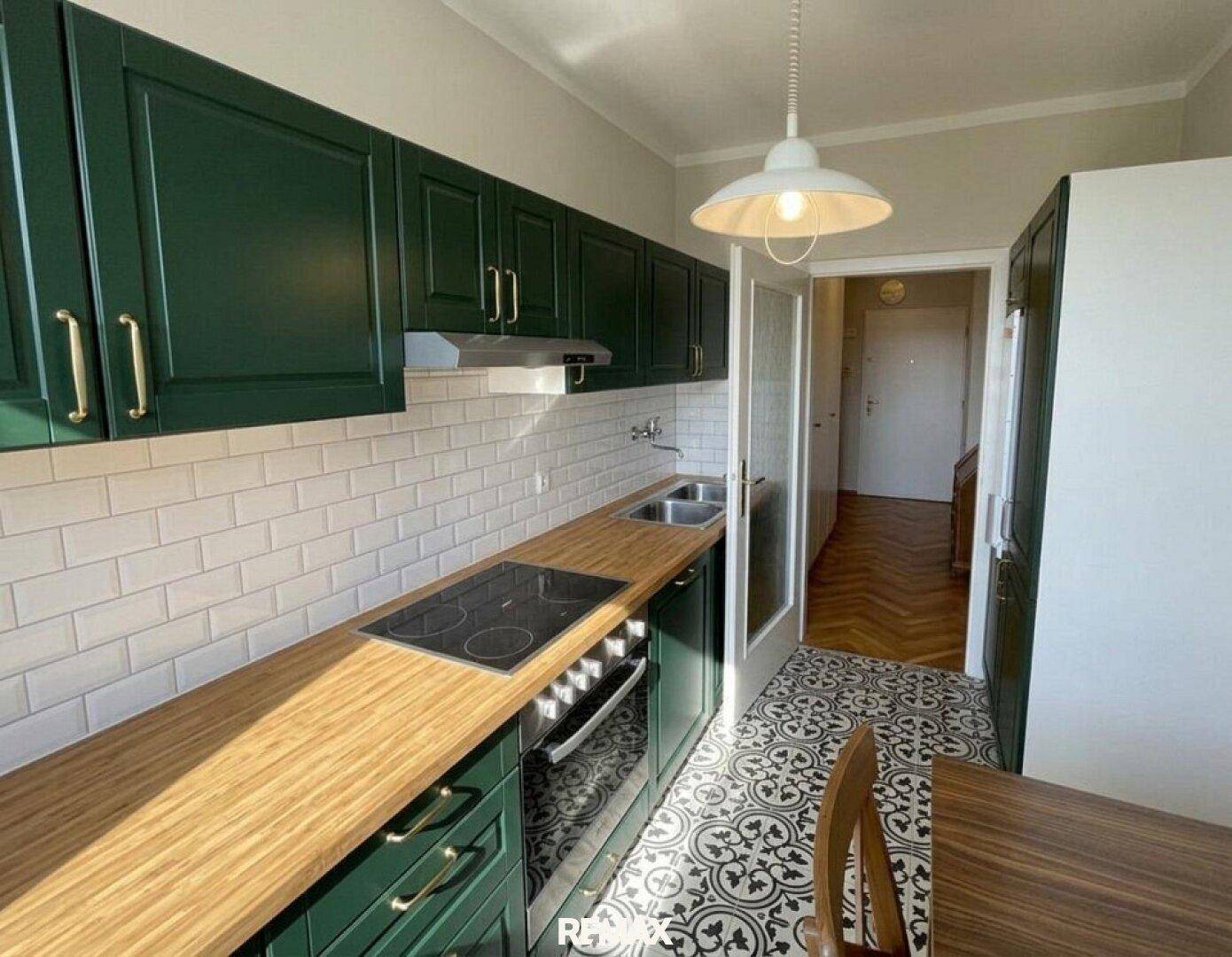 Renovierungsbedürftige 3-Zimmer-Wohnung mit Loggia in Waidmannsdorf - Więcej