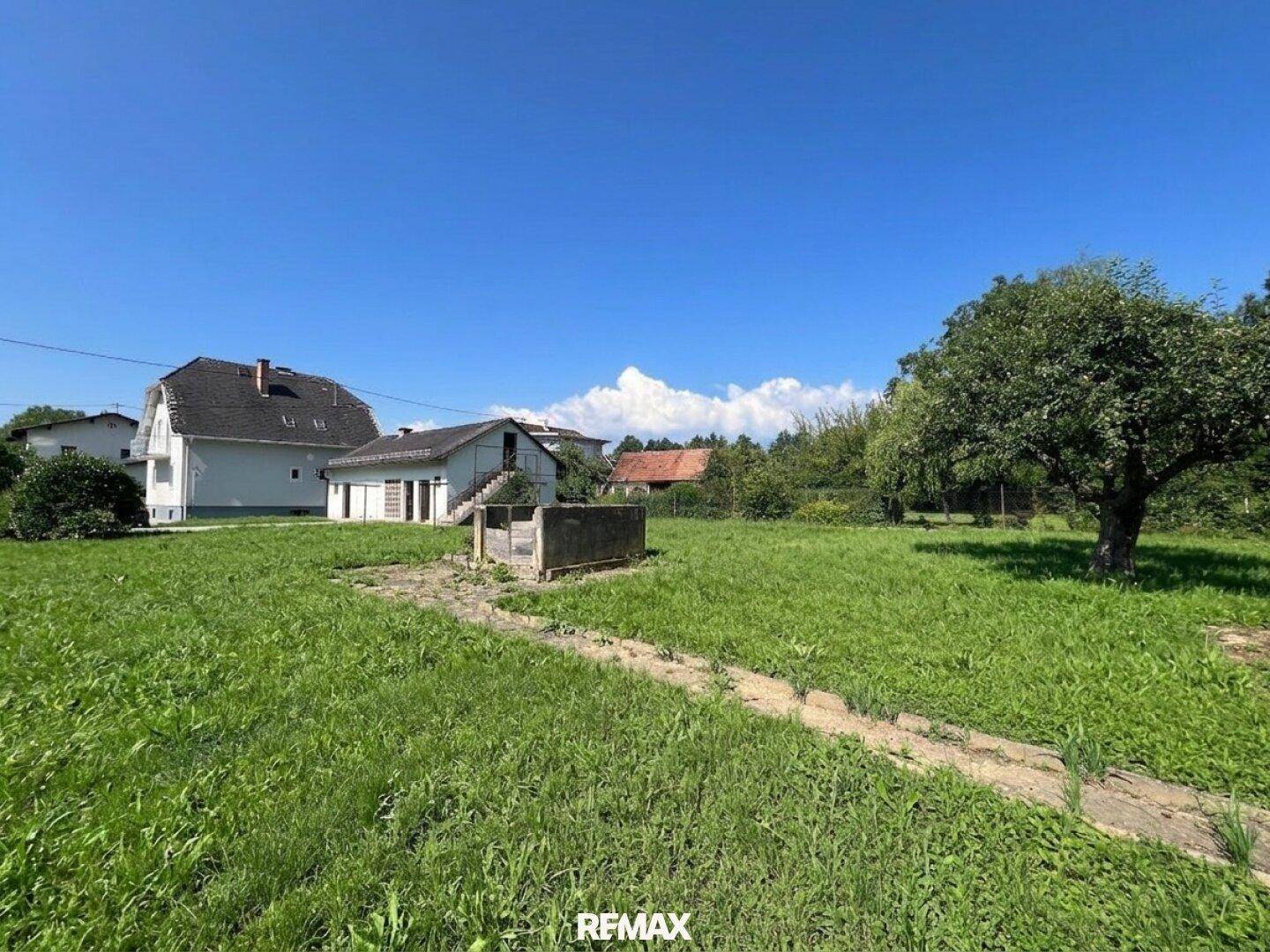 Haus samt Grundstück