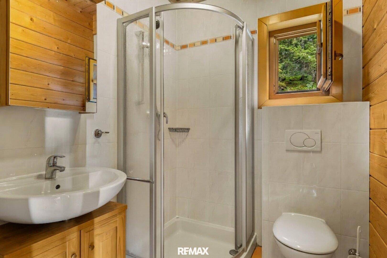 Badezimmer mit Dusche (EG)