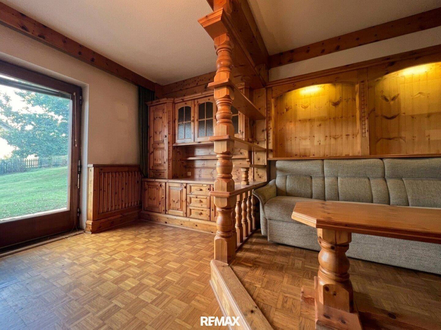 Wohnzimmer mit Zugang Terrasse