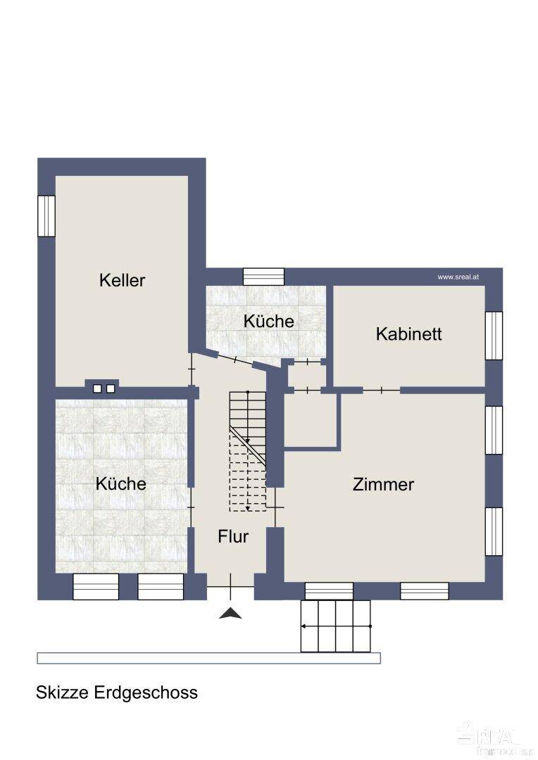 Grundriss des Erdgeschosses mit Keller, Küche, Zimmer und Flur.