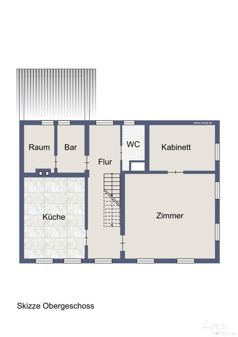 Grundriss des Obergeschosses mit Zimmern, WC, Küche und Balkonzugang.