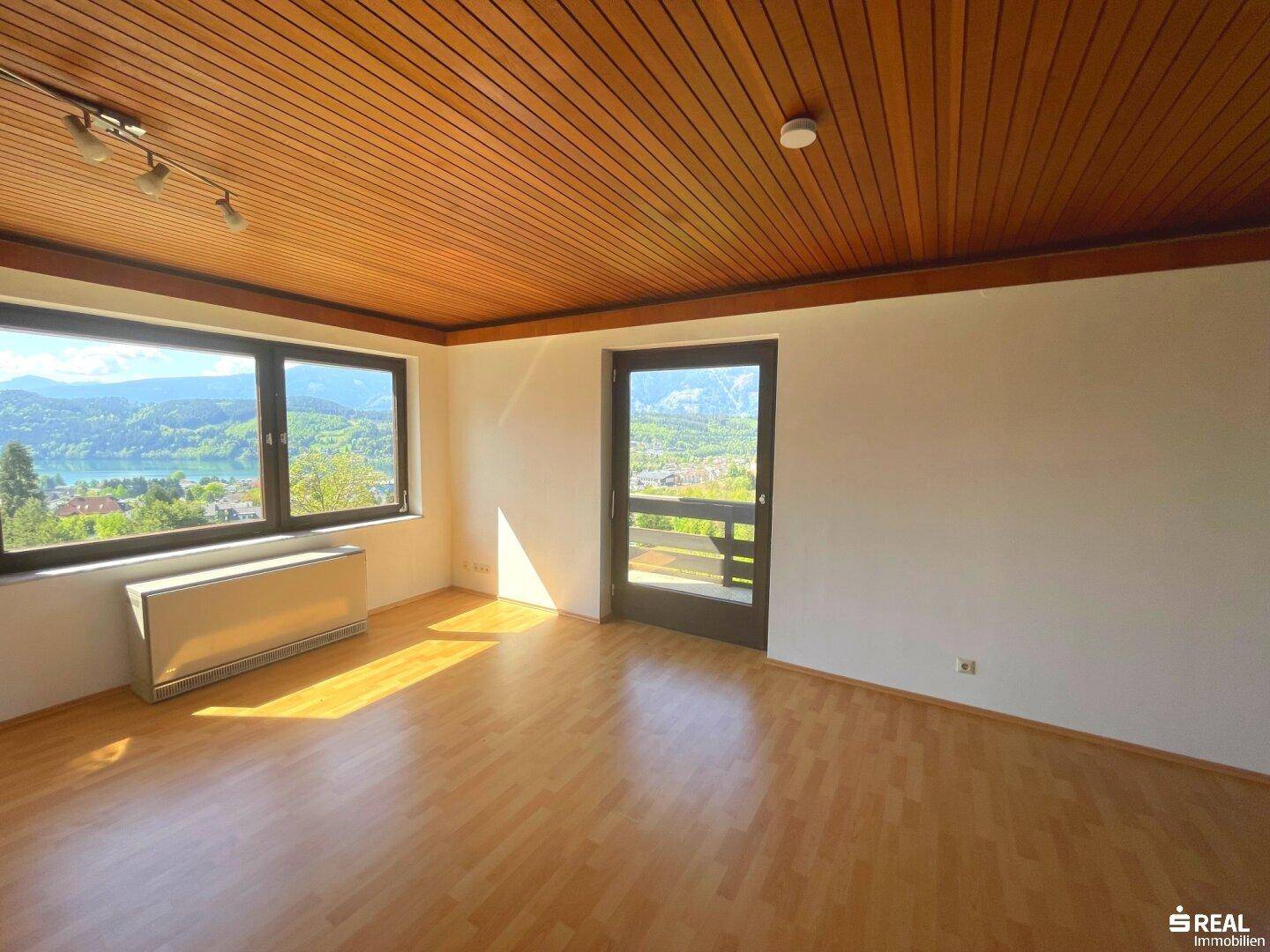 Wohnraum mit Balkon