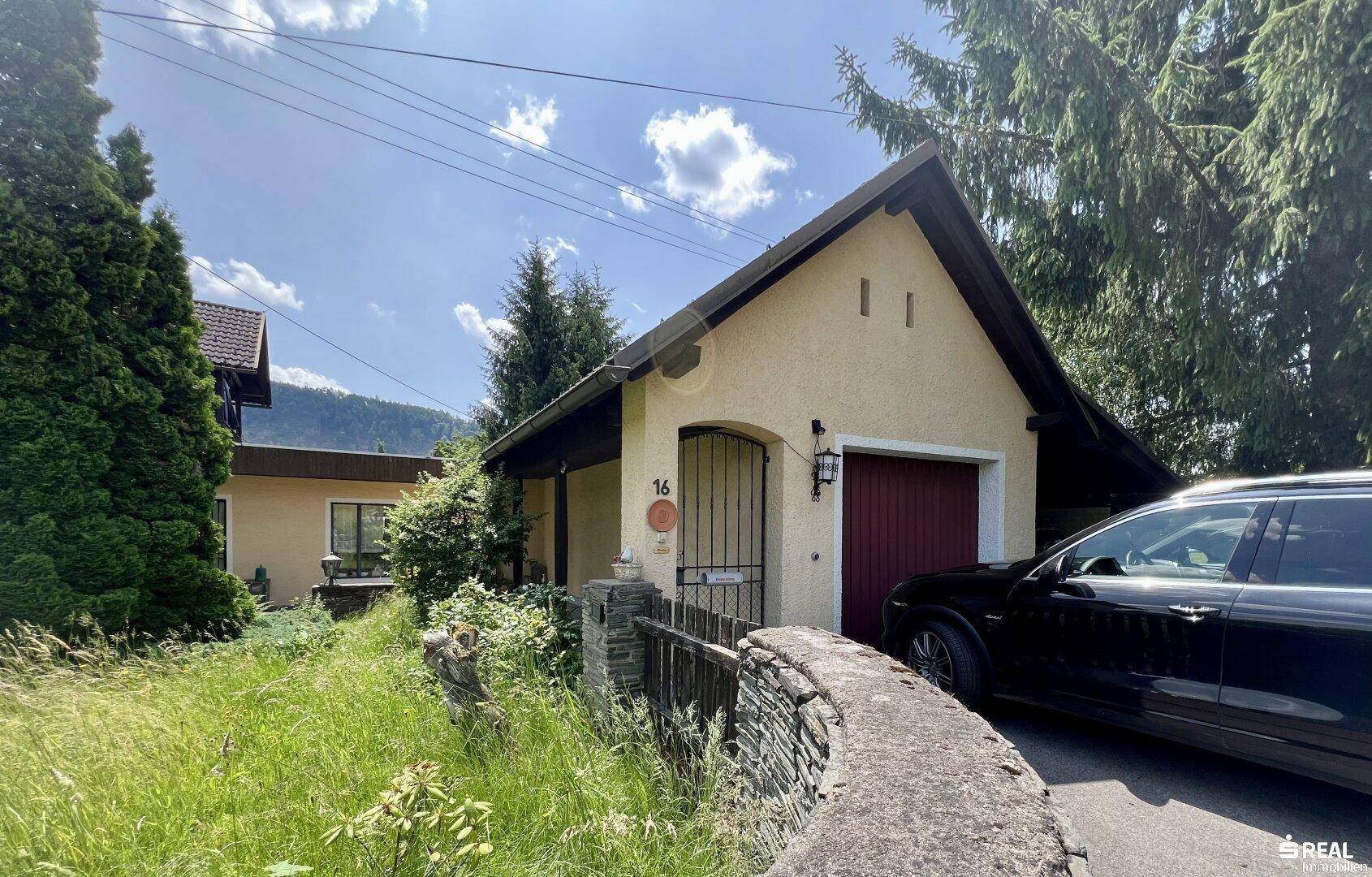 Garage + Stellplätze
