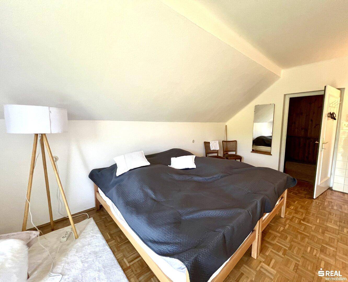 Schlafzimmer DG