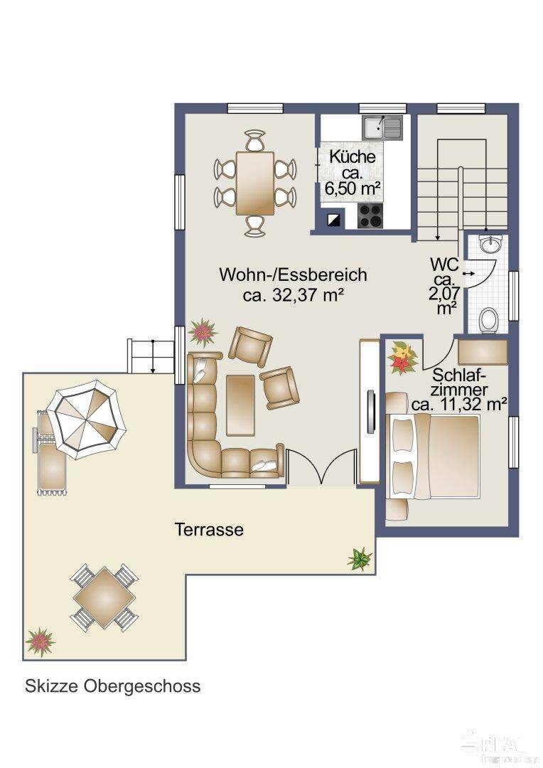 Grundriss des Obergeschosses mit offenem Wohn-Essbereich, Küche und großer Terrasse.