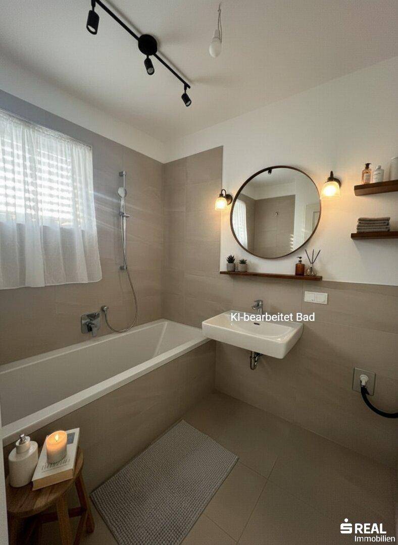 Modernes Badezimmer mit Badewanne, Waschtisch und Fenster für natürliches Tageslicht.