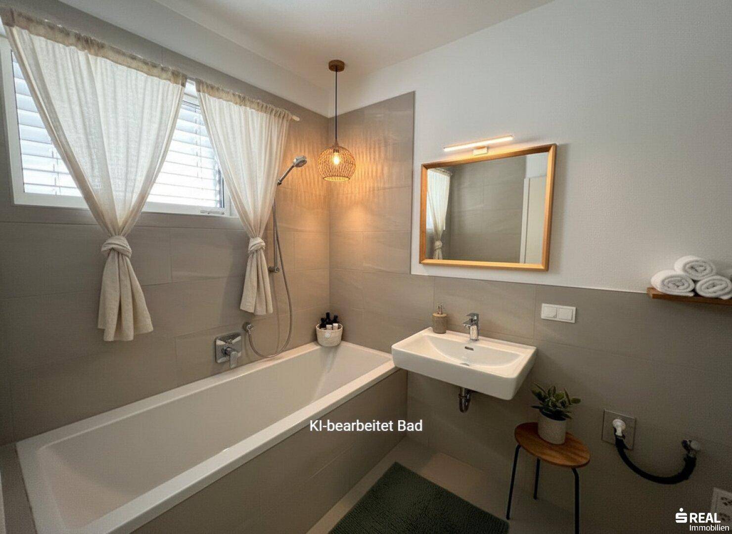 Helles Badezimmer mit Badewanne, Fenster und modernem Waschbecken.