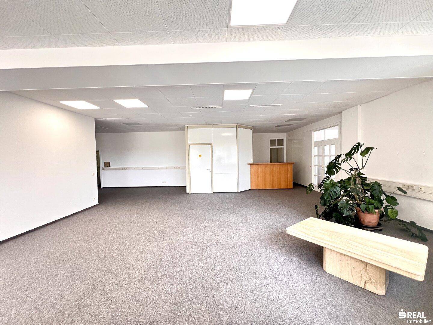 Exklusive Büro/Praxisfläche in Toplage von Krumpendorf – Repräsentativ, modern und vielseitig nutzbar - Mehr