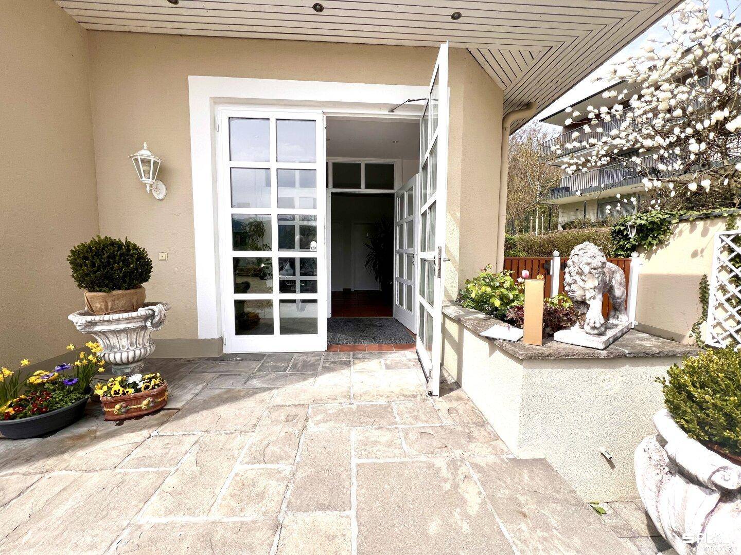 Exklusive Büro/Praxisfläche in Toplage von Krumpendorf – Repräsentativ, modern und vielseitig nutzbar - Ansicht 2