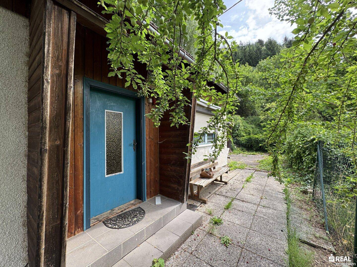 Südliches Baugrundstück in Hanglage mit traumhaftem Blick und Altbestand - Ansicht 4