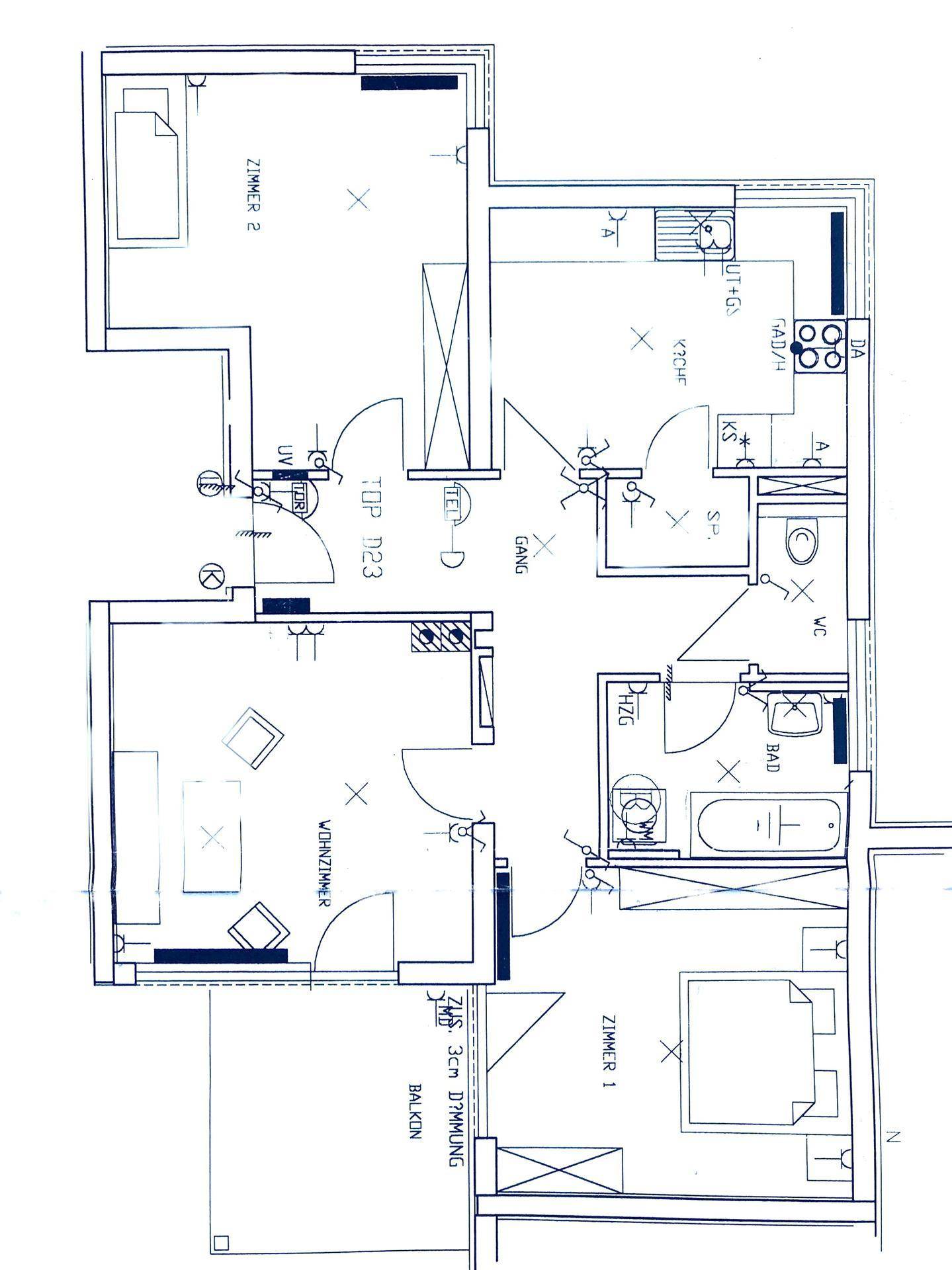 Detaillierter Grundriss einer Wohnung mit mehreren Zimmern, Bad und Balkon.