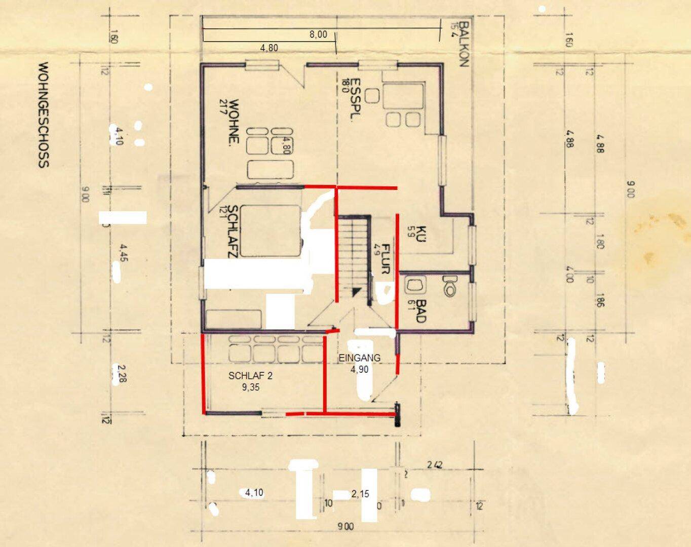 Grundriss des Wohngeschosses mit offenem Wohn-Essbereich, zwei Schlafzimmern, Bad und Balkon.