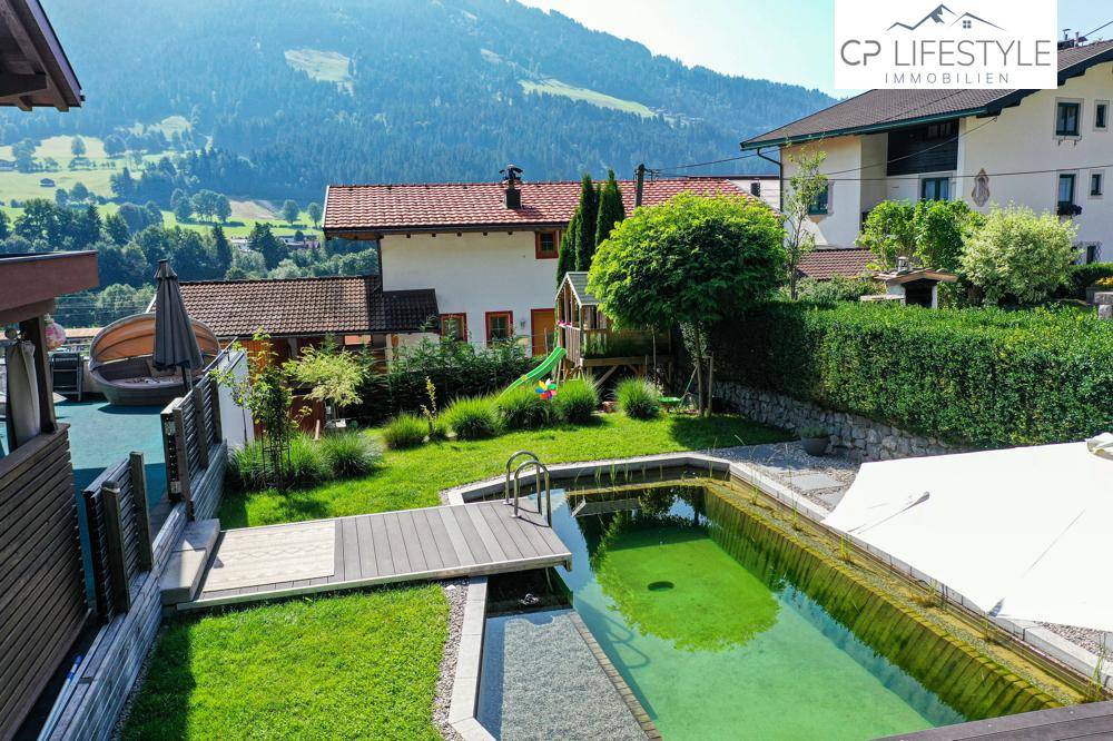 Garten mit Naturpool