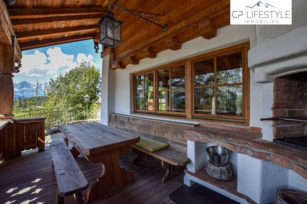 Überdachter Balkon