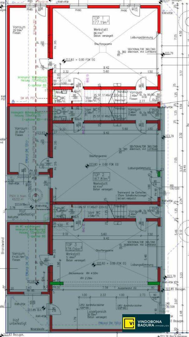 Detaillierter Grundrissplan mit mehreren Einheiten, Abmessungen und Raumbezeichnungen.