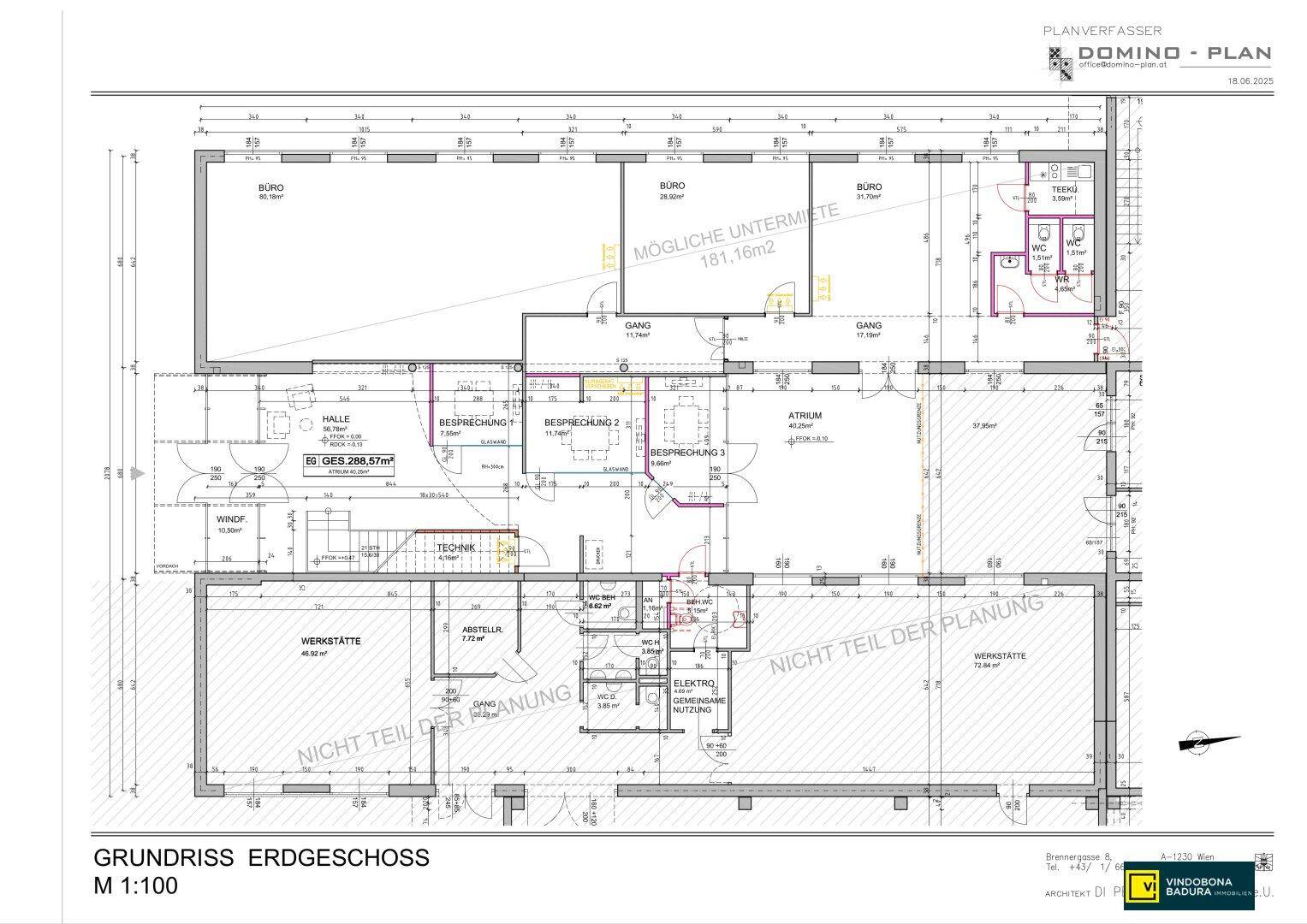 Grundriss des Erdgeschosses mit verschiedenen Büros, Besprechungsräumen und einer Werkstatt.