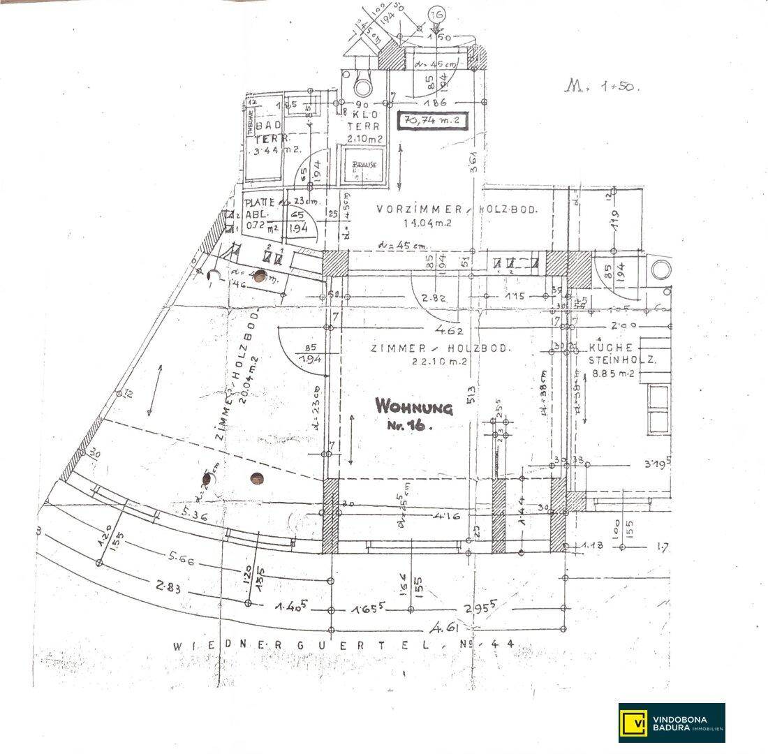 Detaillierter Grundriss einer Wohnung mit Zimmern, Bad, WC und Terrasse.