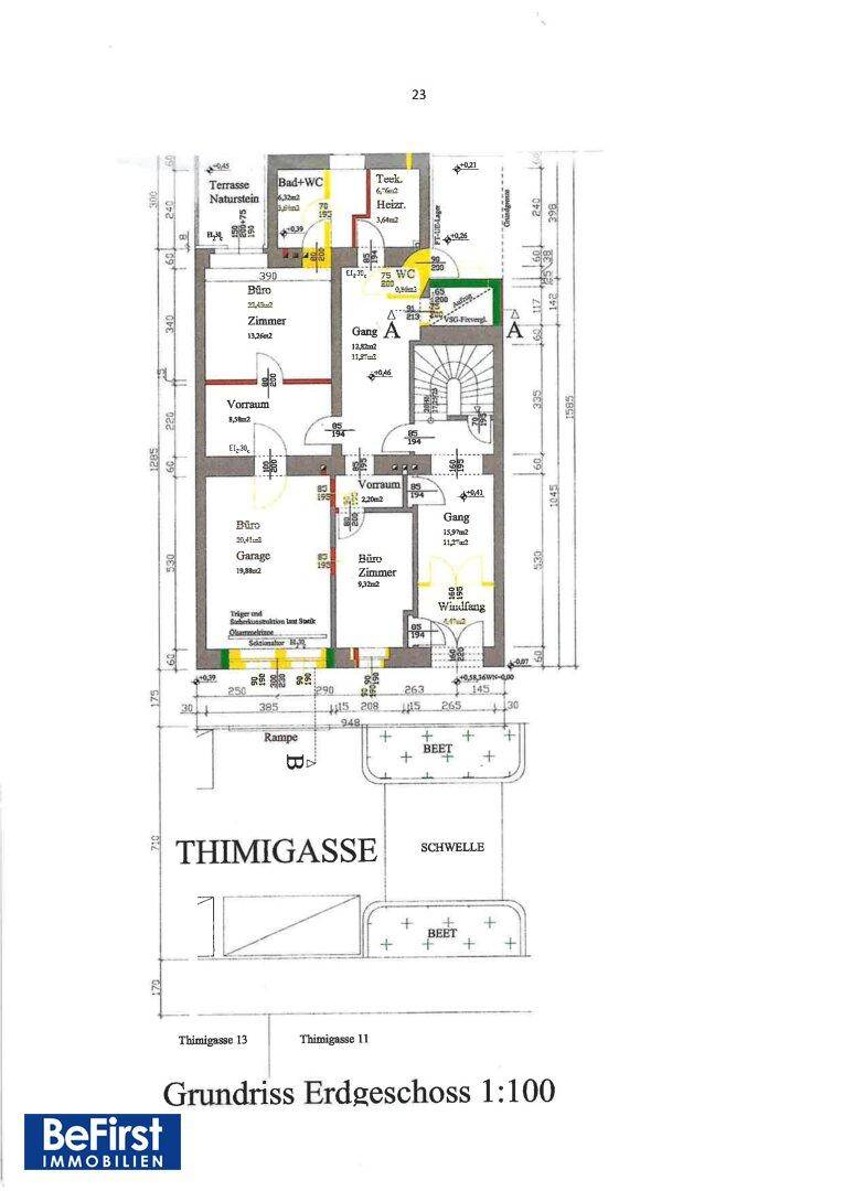 Grundriss des Erdgeschosses mit Garage, Büros und Zugang zur Terrasse.