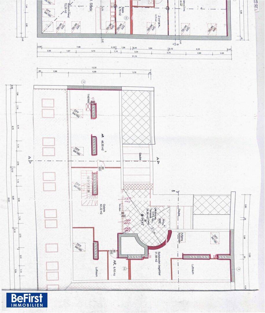 Grundriss einer weiteren Etage mit Garten, Loggia und offenem Wohn-Essbereich.