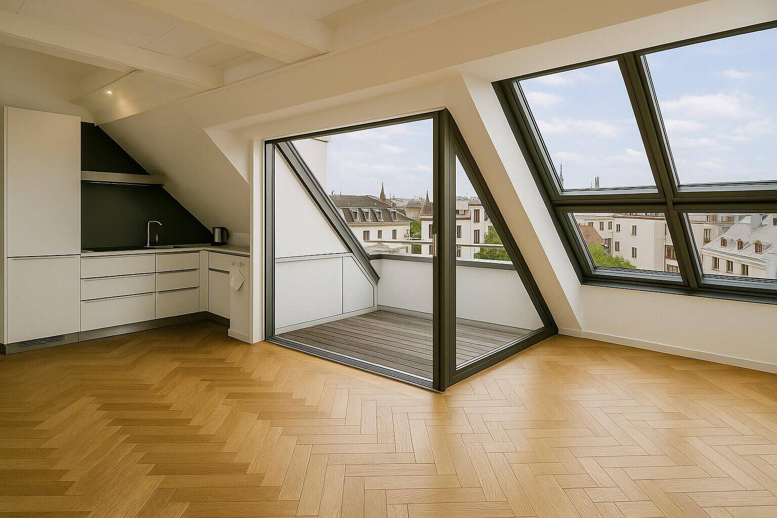 Heller Raum mit Fischgrätparkett, kleiner Küchenzeile und Zugang zu einem französischen Balkon.