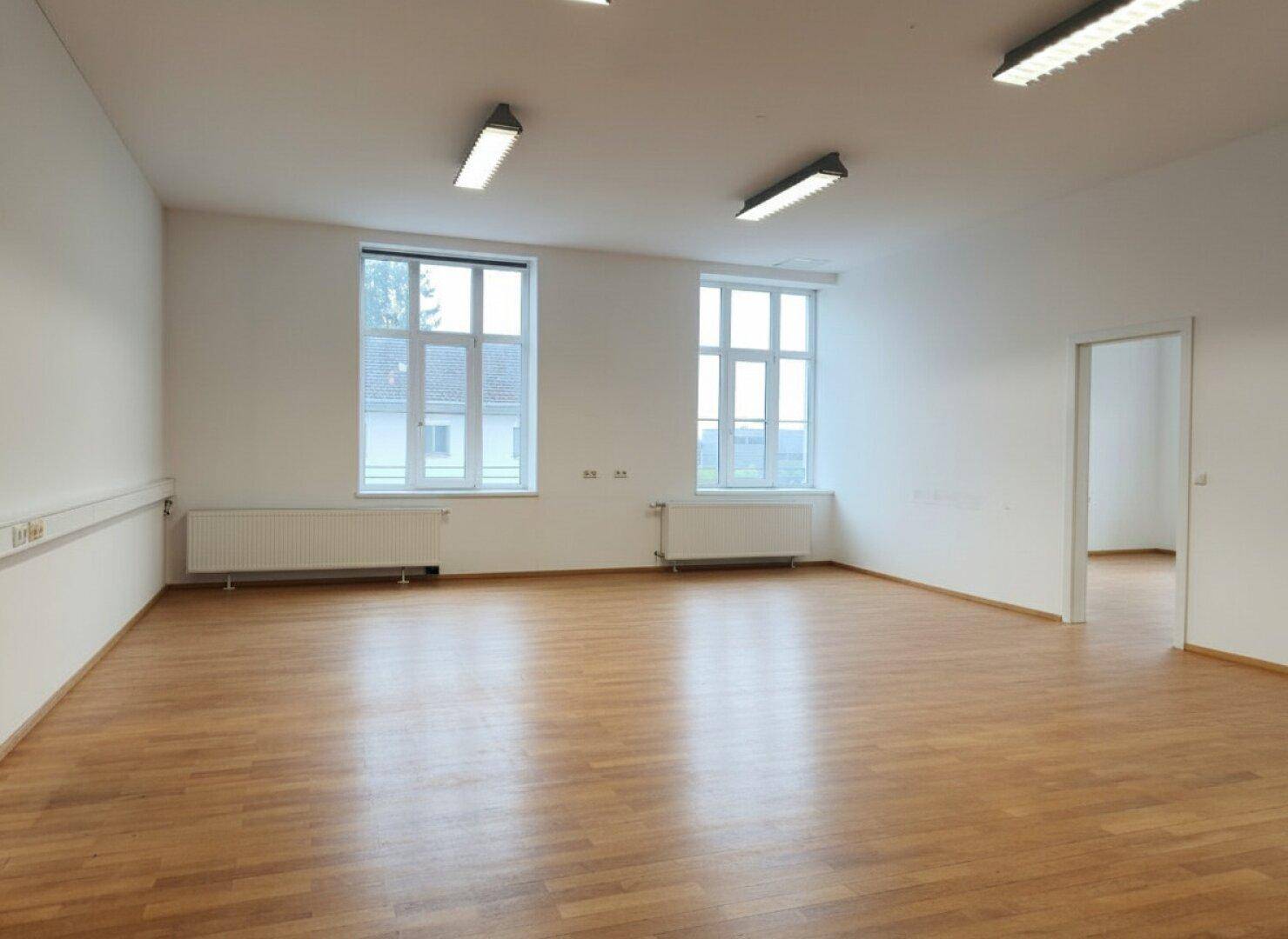 Bürofläche in Lauterach mit 3 Stellplätzen – 1. Etage, top Lage! - Ansicht 2
