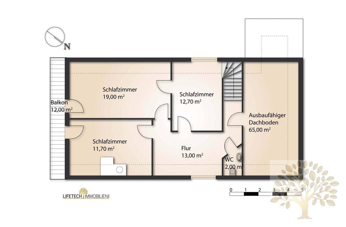 Grundriss des Obergeschosses mit drei Schlafzimmern, Balkon und ausbaubarem Dachboden.