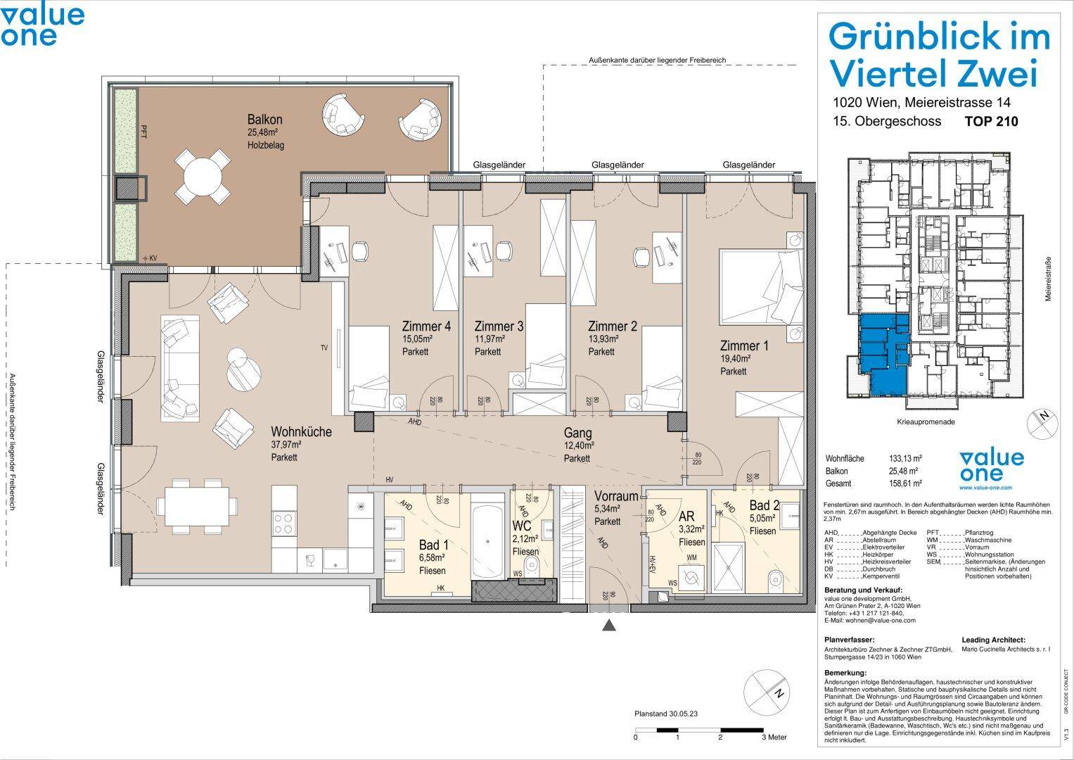 Detaillierter Grundriss einer Wohnung mit vier Zimmern, zwei Bädern und einem großen Balkon.