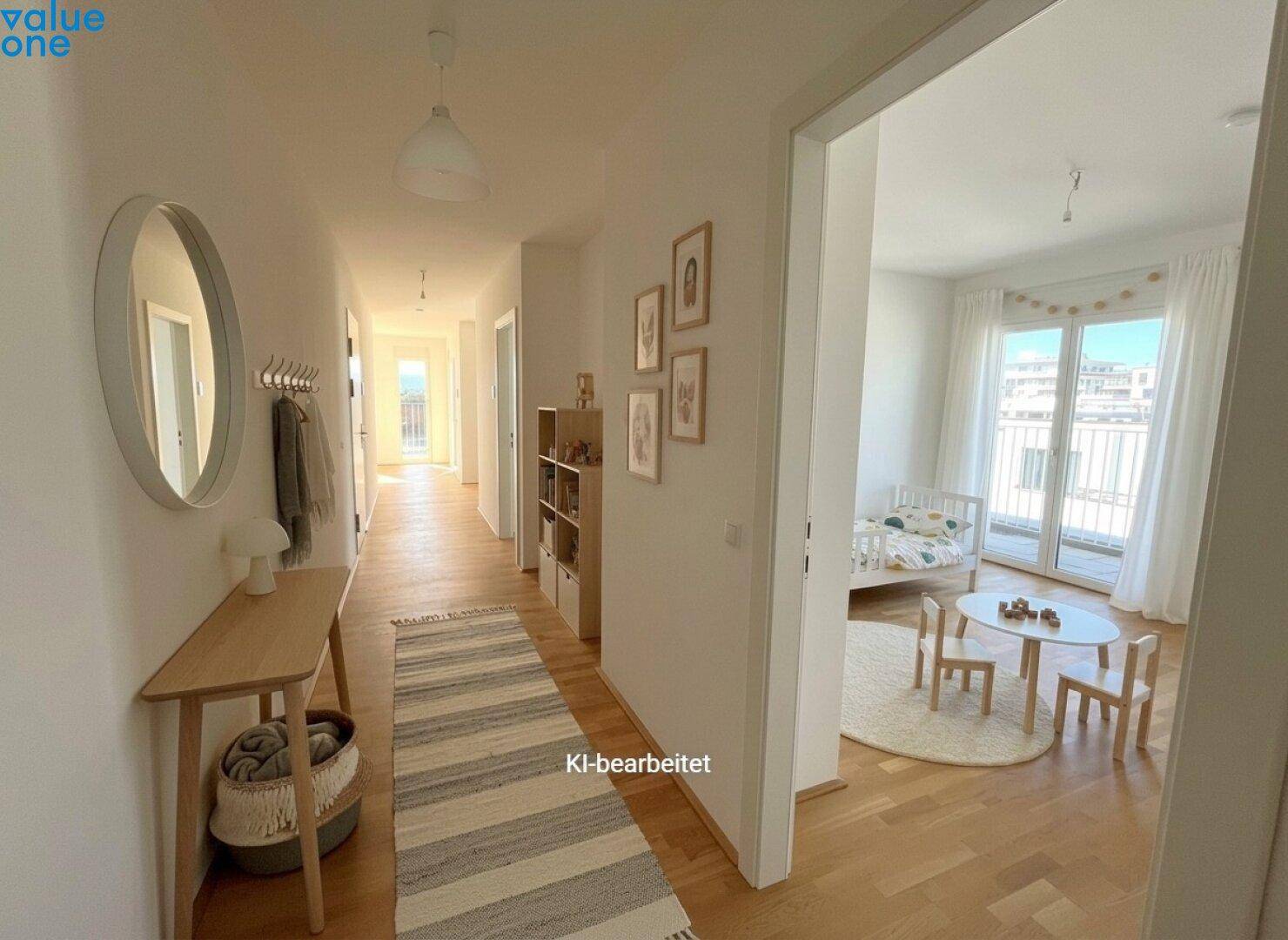 Heller Flur mit Spiegel, Holztisch und Blick in ein Kinderzimmer mit Balkonzugang.