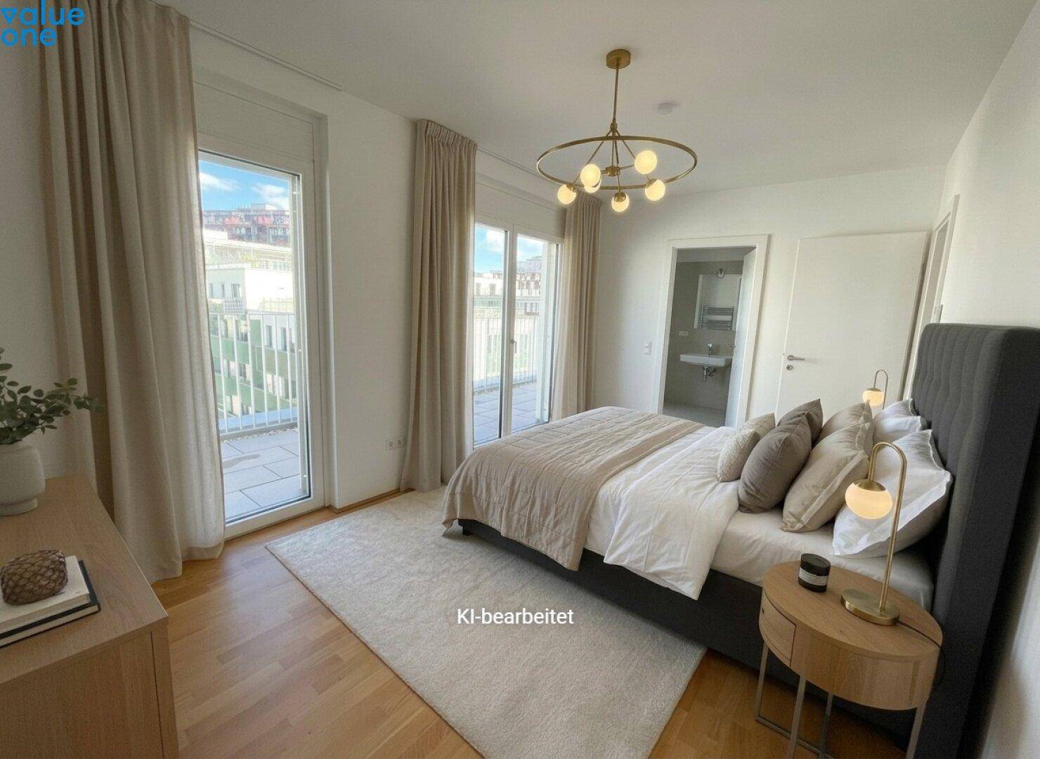 Geräumiges Schlafzimmer mit Doppelbett, Holzboden und direktem Zugang zur Terrasse.