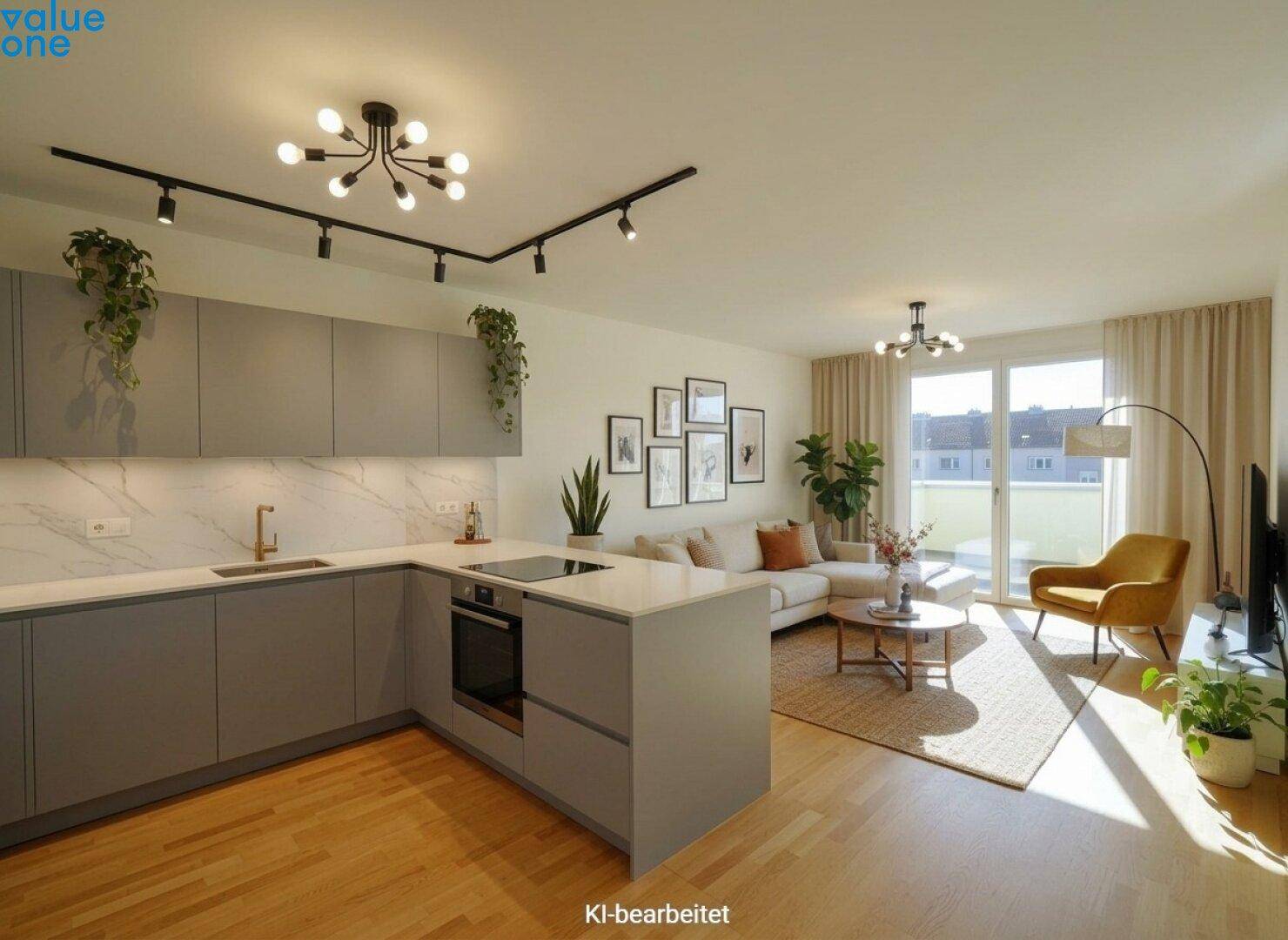 Offener Wohn- und Essbereich mit moderner Küche, Holzboden und Zugang zum Balkon.