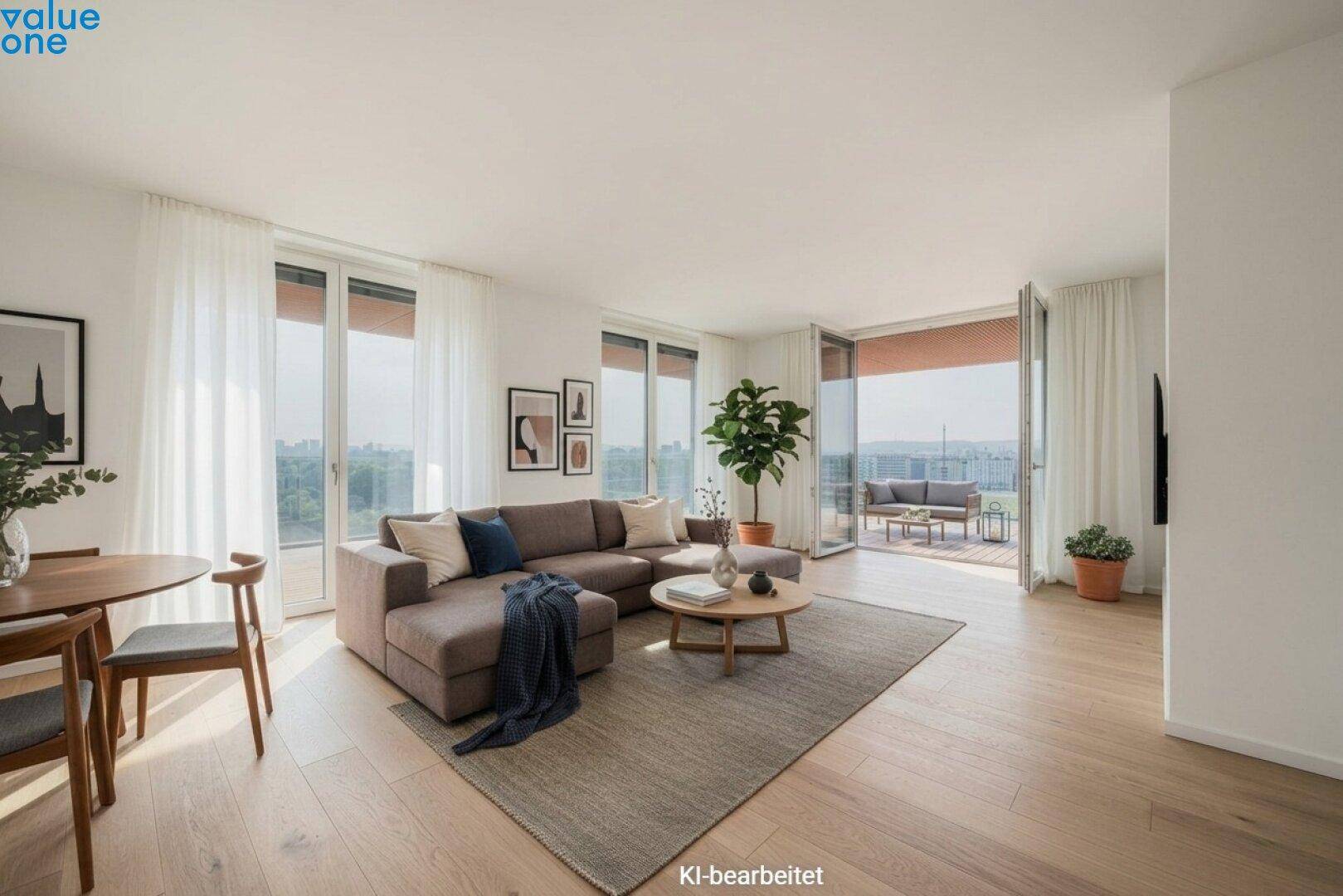 Heller, offener Wohn- und Essbereich mit Holzboden und Zugang zu einem geräumigen Balkon.