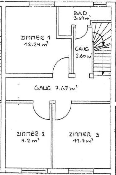 Grundriss der Schlafebene mit drei Zimmern, Flur und Badezimmer.