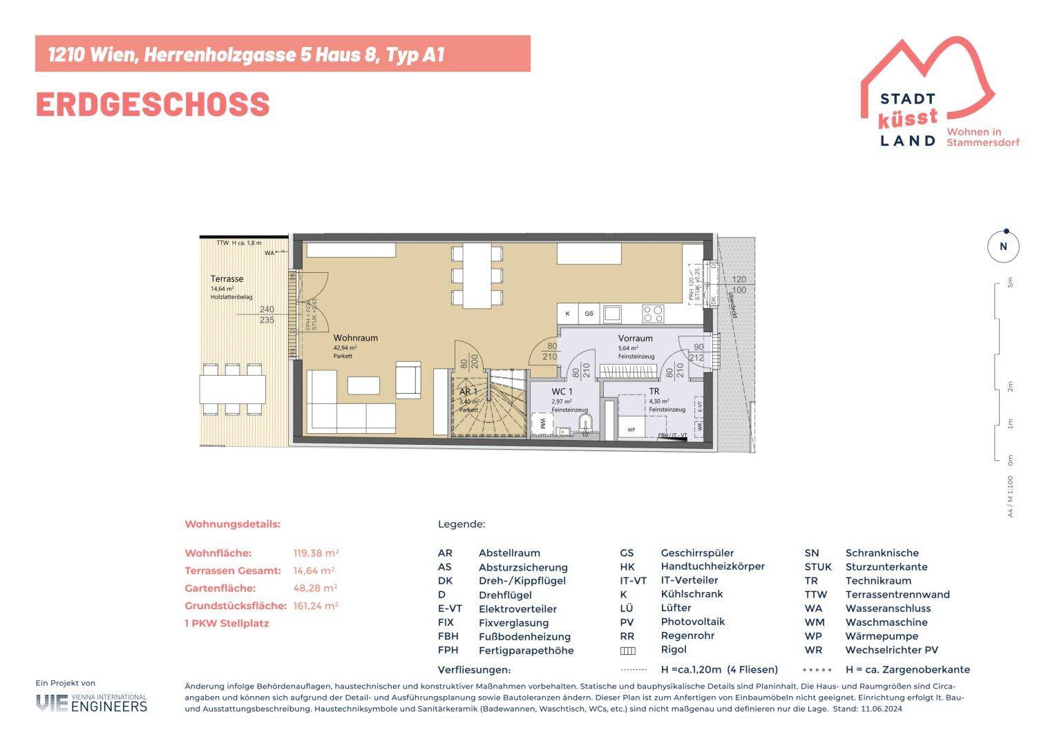 Grundriss des Erdgeschosses mit Wohnraum, Küche, WC und Terrasse.
