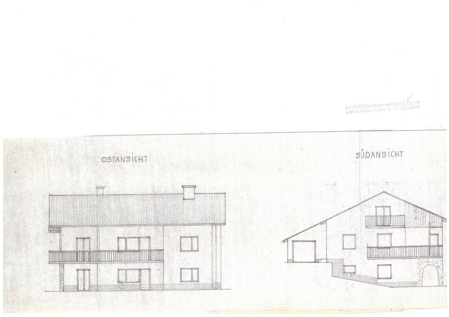 Architektonische Zeichnung der Ost- und Südansicht des Einfamilienhauses mit Balkonen.