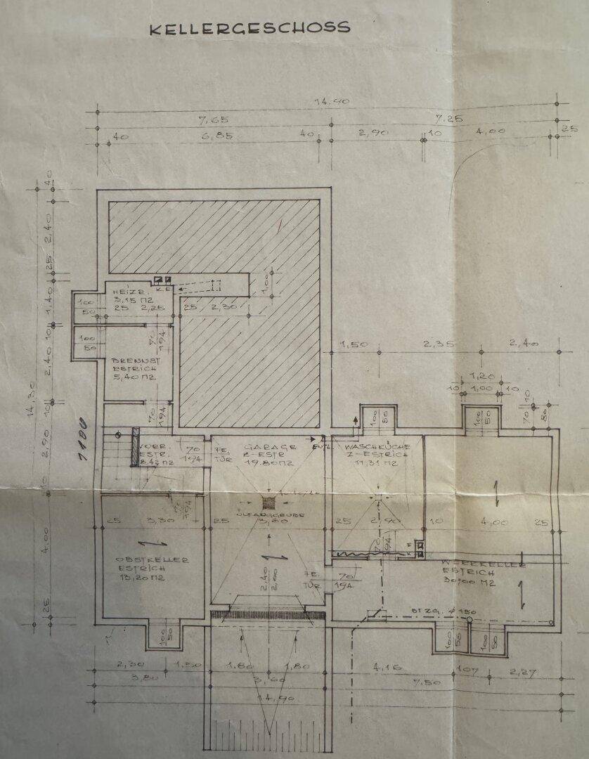 Grundriss des Kellergeschosses mit Heizraum, Garage, Waschküche und Kellerräumen.