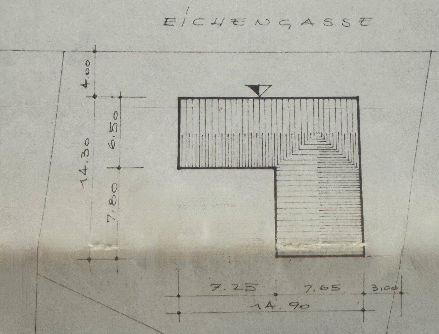 Lageplan des Gebäudes mit Grundstücksgrenzen und Straßennamen Eichengasse.