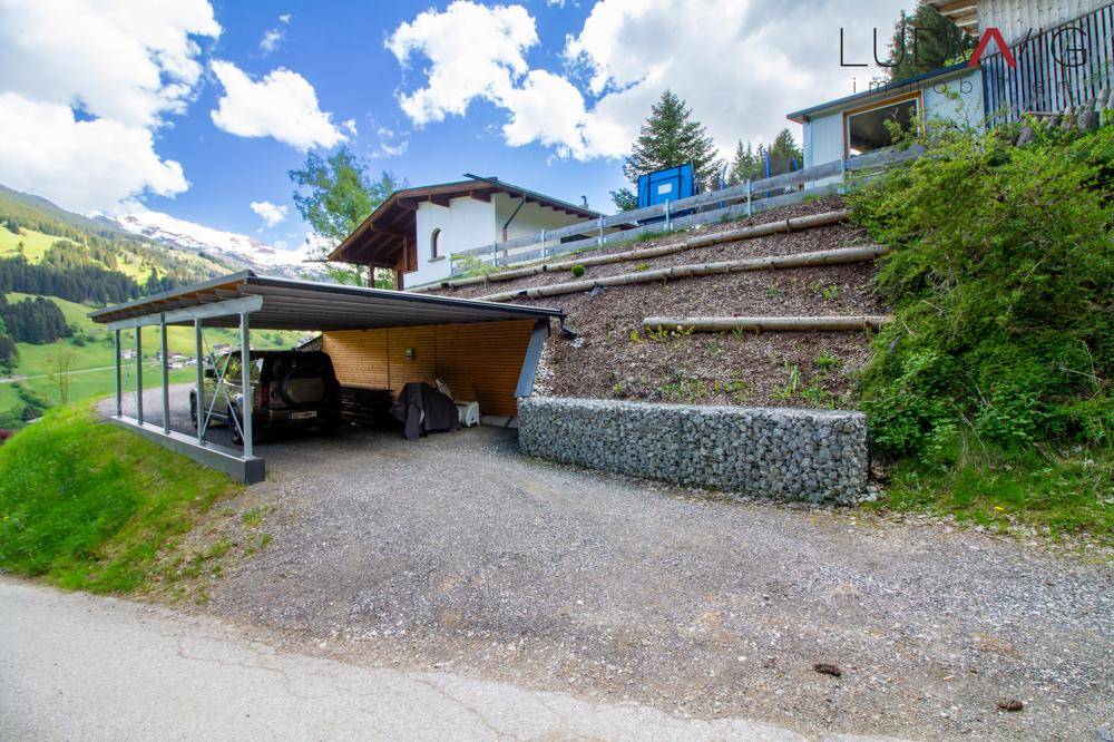 Carport/ Zufahrt