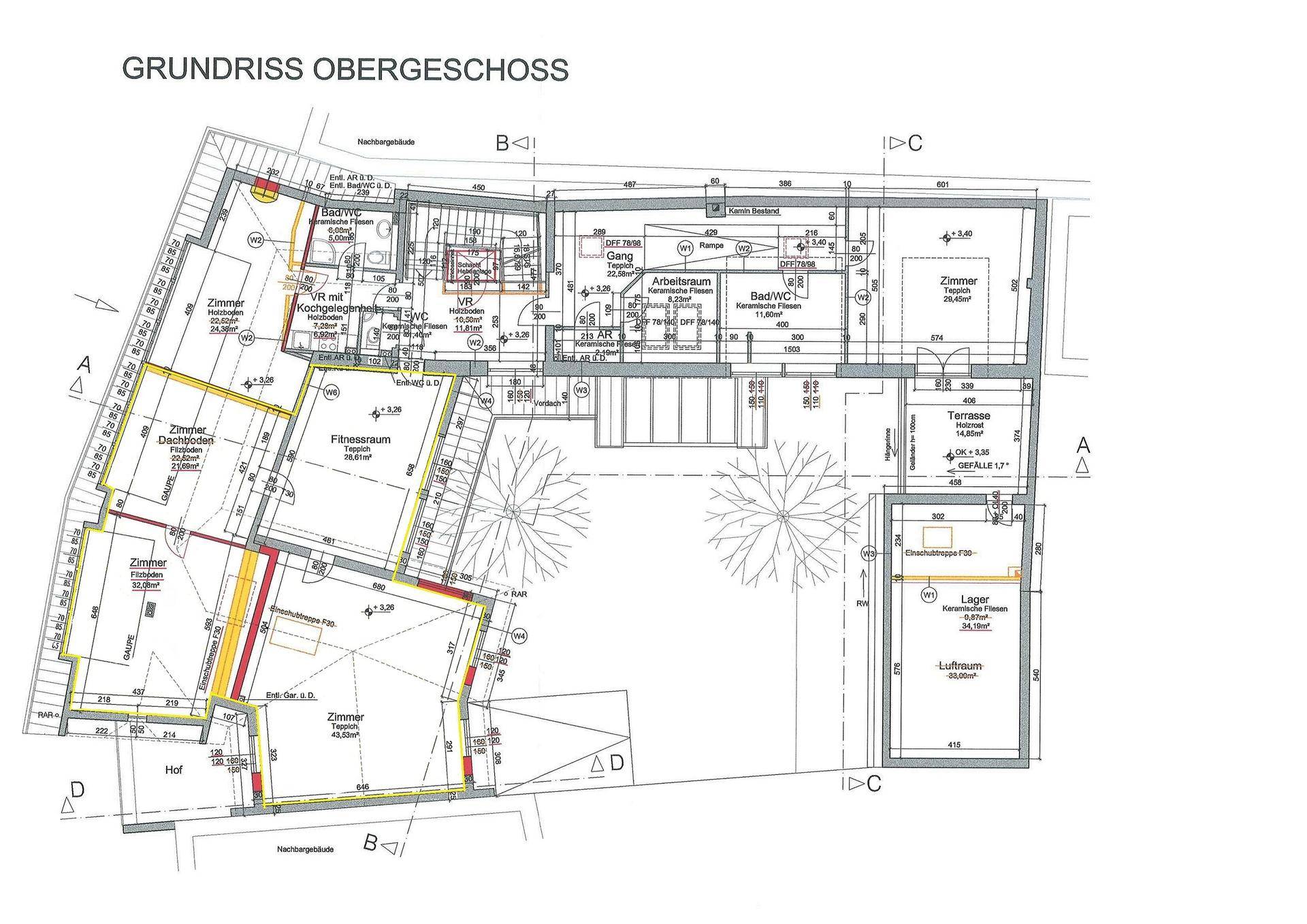 Grundriss des Obergeschosses mit Zimmern, Fitnessraum und Terrasse.
