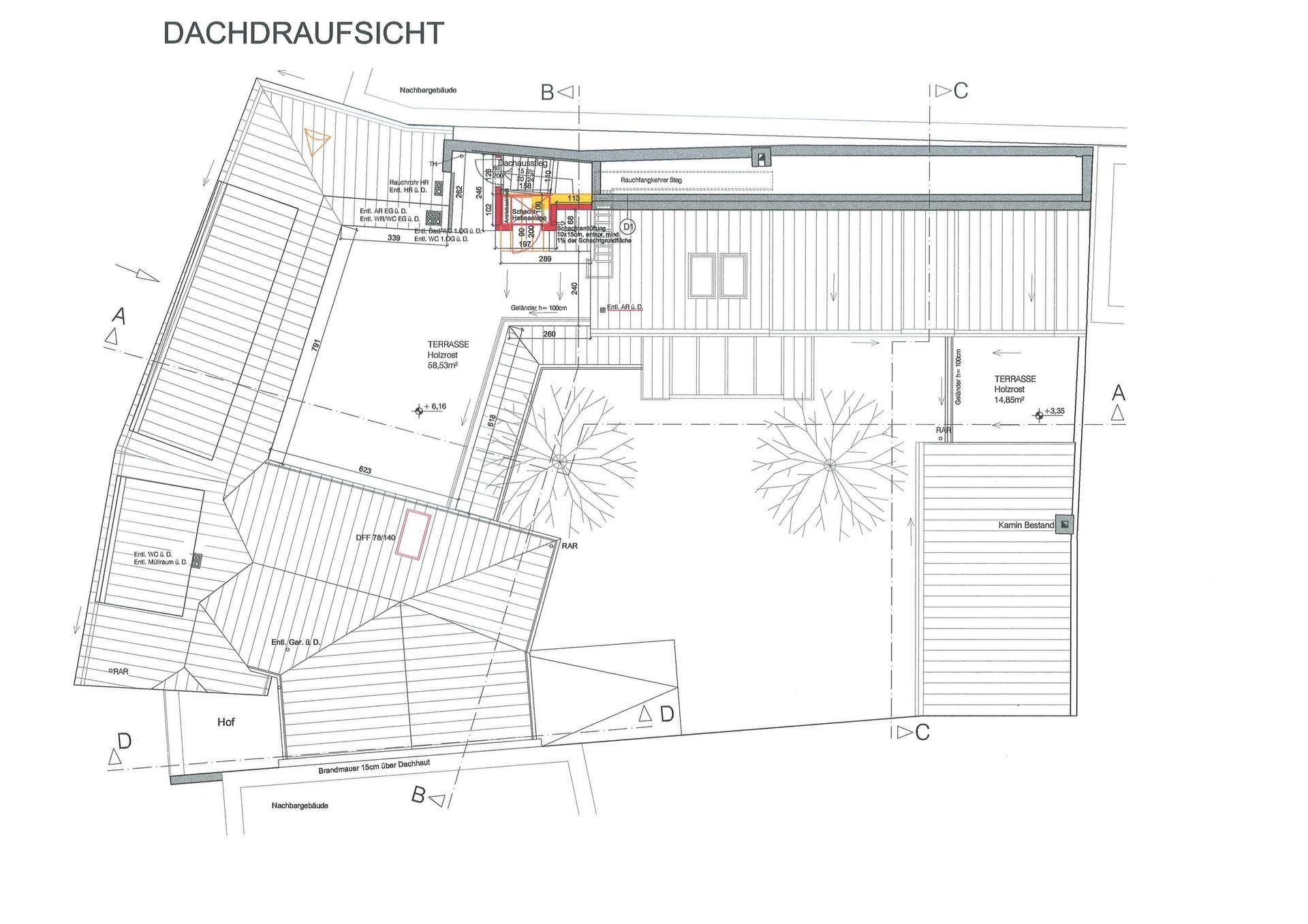 Dachaufsicht des Gebäudes mit Terrassenbereichen und Dachformen.