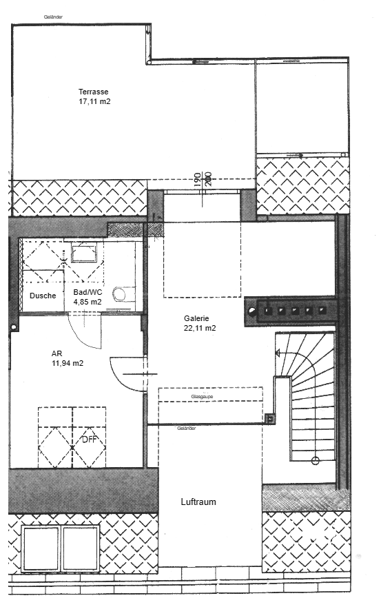 Grundriss der oberen Ebene mit Galerie, Bad/WC, Abstellraum und großer Terrasse.