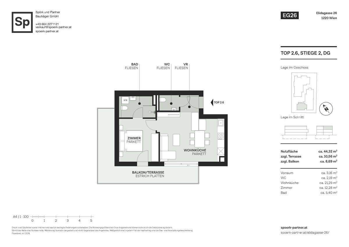 Grundriss einer Dachgeschosswohnung mit offener Wohnküche, einem Schlafzimmer, Bad, WC und großem Balkon/Terrasse.