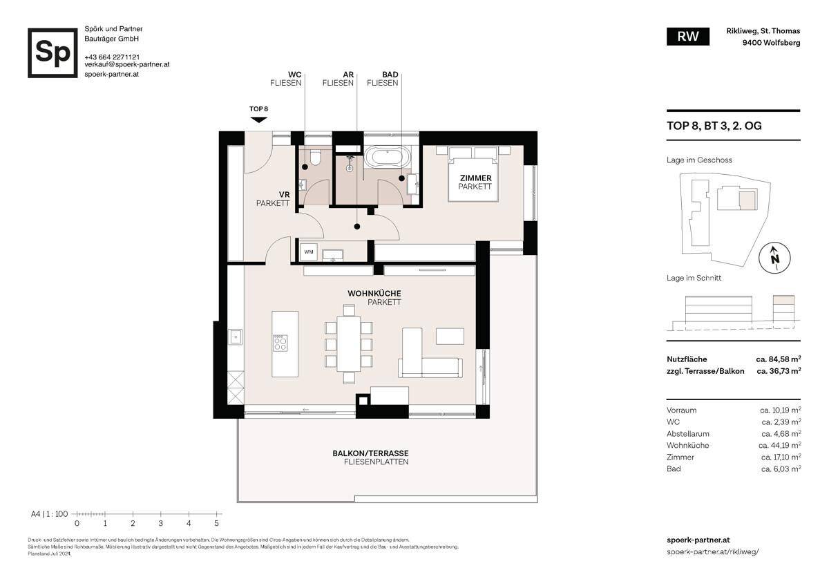 Grundriss der Obergeschosswohnung TOP 8 mit Balkon, Terrasse und zwei Bädern.
