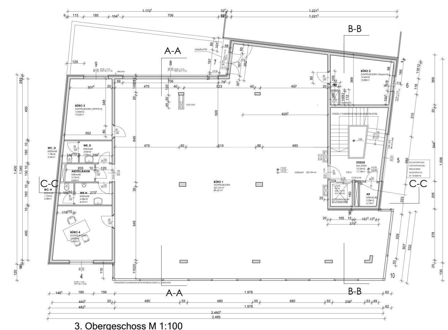Detaillierter Grundrissplan einer Büroetage mit mehreren Büroräumen, Sanitärbereichen und einem Treppenhaus.