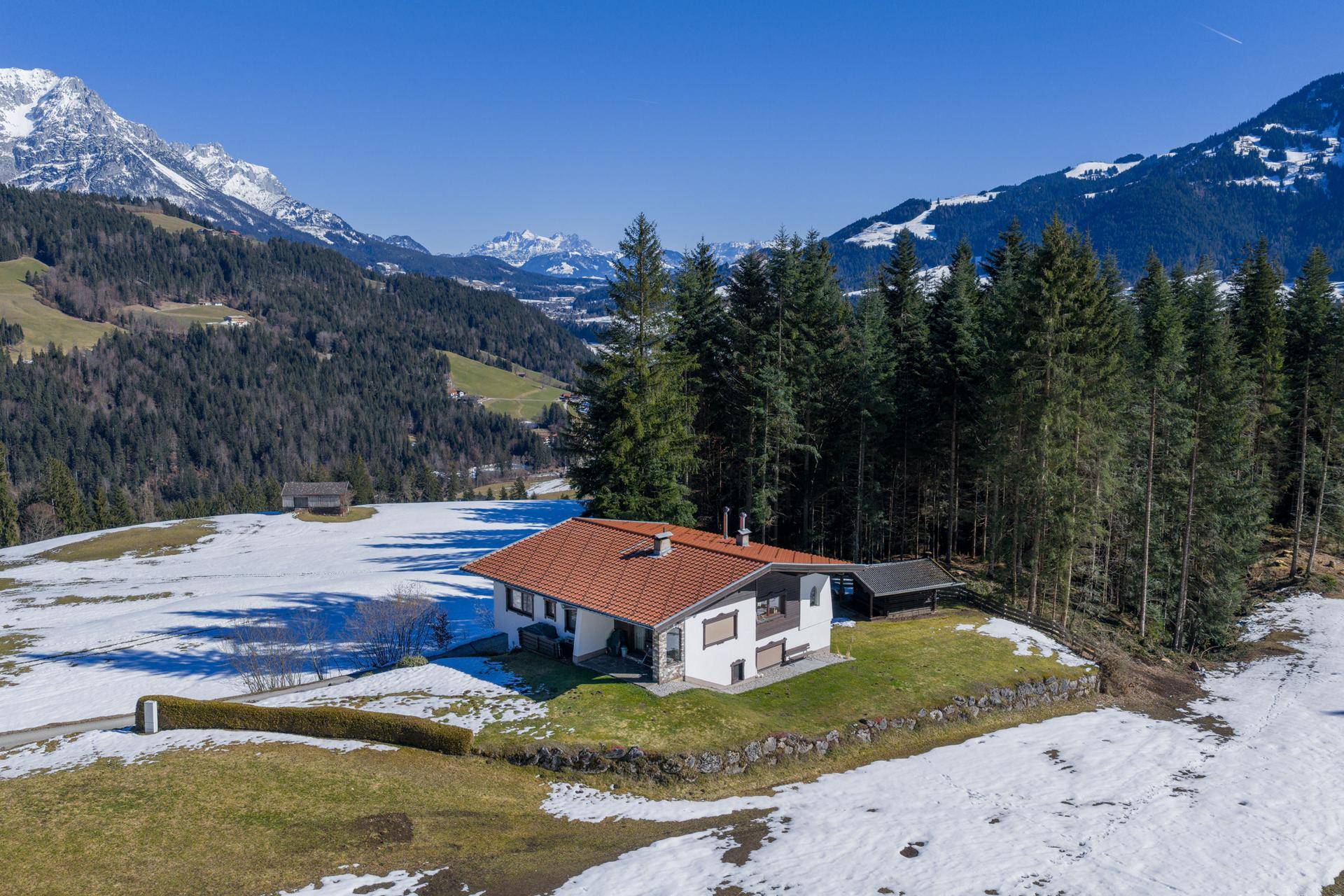 FREIZEITWOHNSITZ - Haus mit drei Wohnungen in sonniger Höhen- und Alleinlage von Söll in Tirol - Ansicht 2